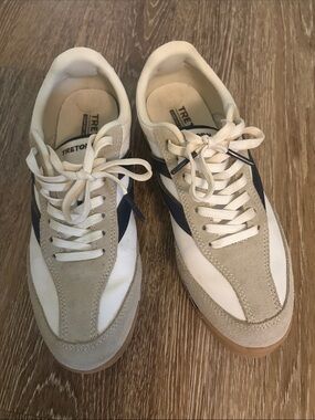 Tretorn Nylite Sneaker in White, Beige & Navy Stripe Stylish and fashionable